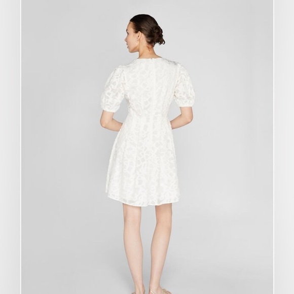 Club Monaco Textured Puff Sleeve V-Neck White Dress Size 10 - Picture 3 of 9